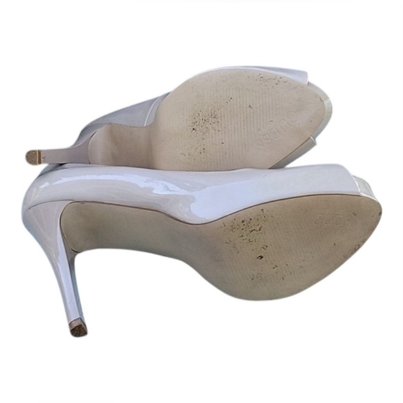 🦋GUESS PLATFORM HEELS, SIZE 8  NWOT 
Pumps- off white comfortable cushion - Picture 3 of 9